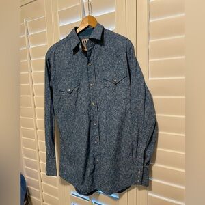 Ely Cattleman paisley with pearl snaps, size medium